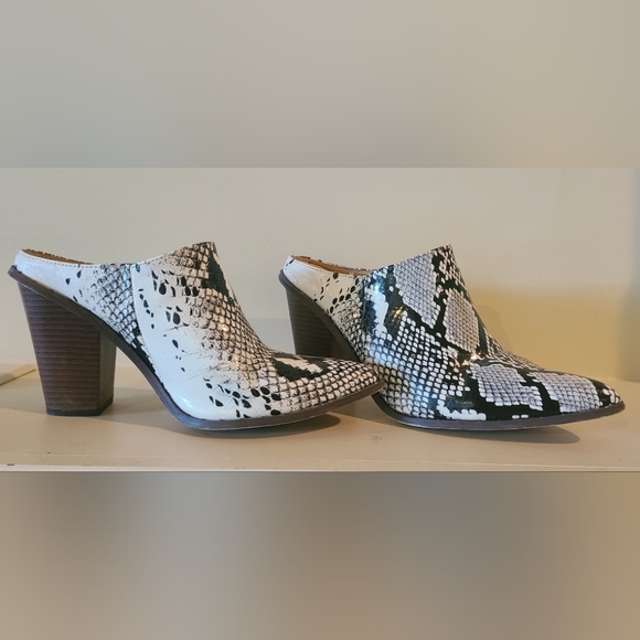 Chase & Chloe Snake Mules - Picture 3 of 3